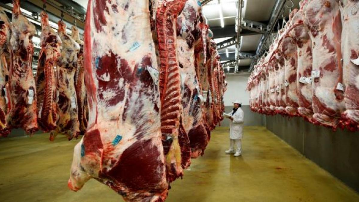 Focar Covid-19 la Smithfield din Timiș. Cel mai mai mare procesator de carne din România s-a închis