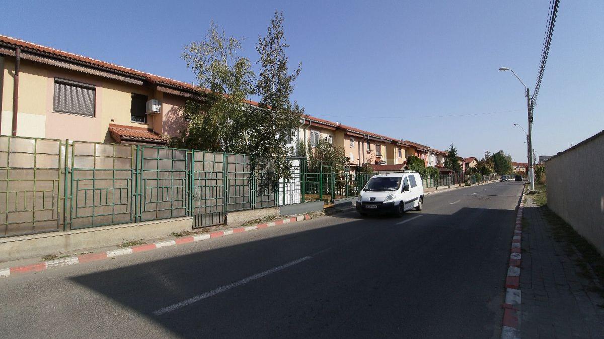 Restricțiile pandemiei au umflat cererea de vile și case cu grădină