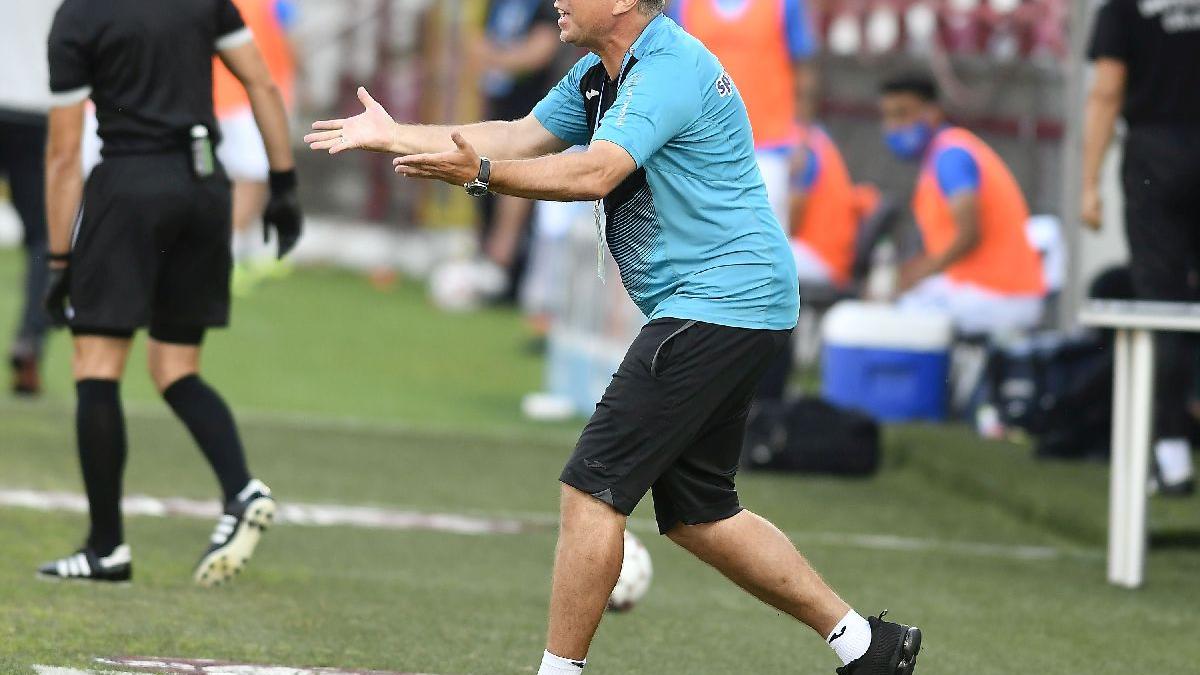 Focar Covid-19 la CFR Cluj. Antrenorul Dan Petrescu, diagnosticat cu noul coronavirus
