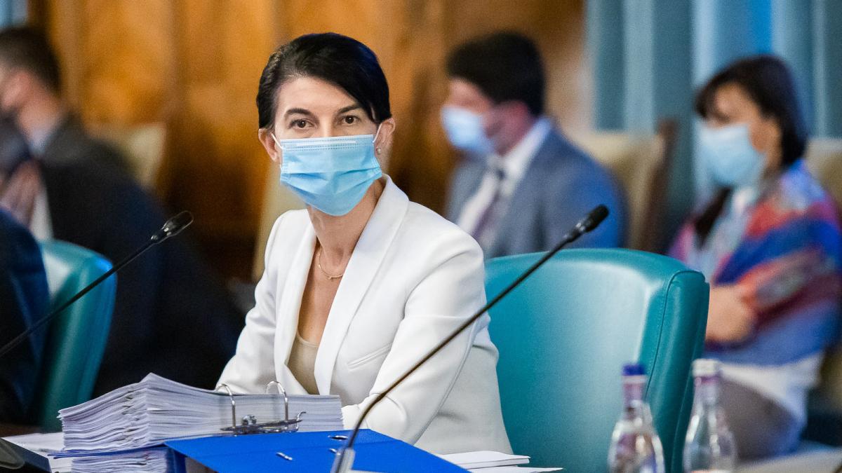 ALDE: „Ministrul Muncii Violeta Alexandru este dovada vie a incompetenței actualului Guvern! Nu știe nimic, nu face nimic!”