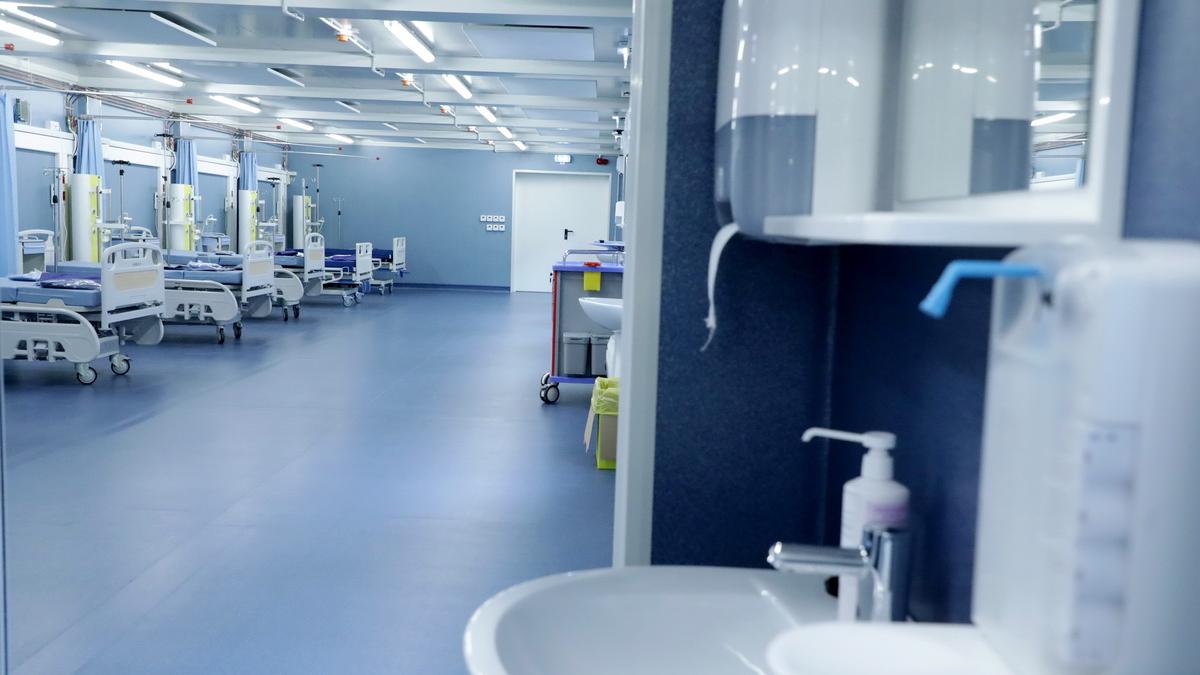 Legea carantinei pune instanțele într-o situație ingrată: dau drumul pe stradă la infectați sau țin arestate medical persoane sănătoase