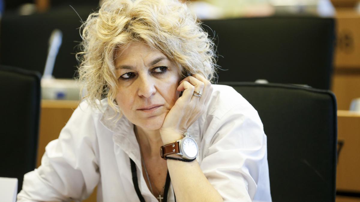 Carmen Avram: „Ocupat rău, guvernul României a uitat să treacă în buget banii promişi agricultorilor români, îngenuncheați de secetă”