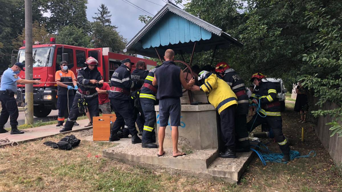 Salvare spectaculoasă în Botoșani. A fost scos dintr-o fântână adâncă de 22 de metri