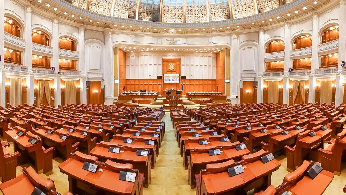 A început şedinţa Parlamentului în care e citită moțiunea de cenzură 