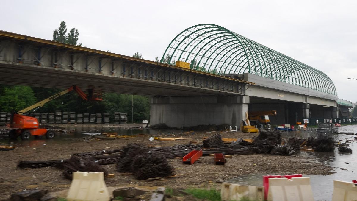 Linia ferată spre Otopeni trebuia să fie gata astăzi