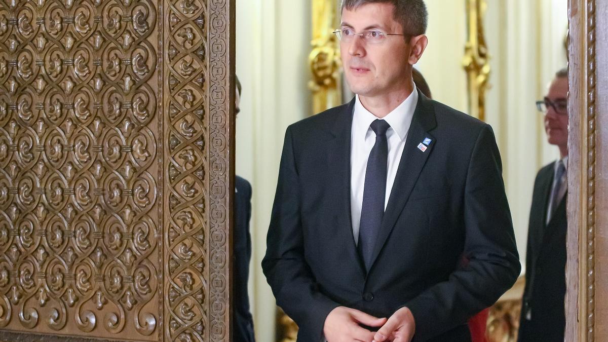 Practica racolărilor politice a PNL, taxată de liderul USR