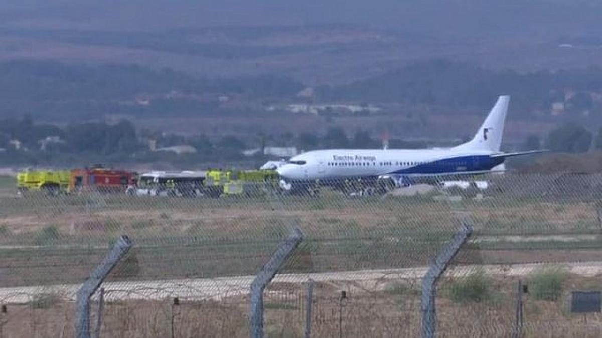 Alertă  pe Aeroportul Băneasa: Un avion și-a rupt trenul de aterizare