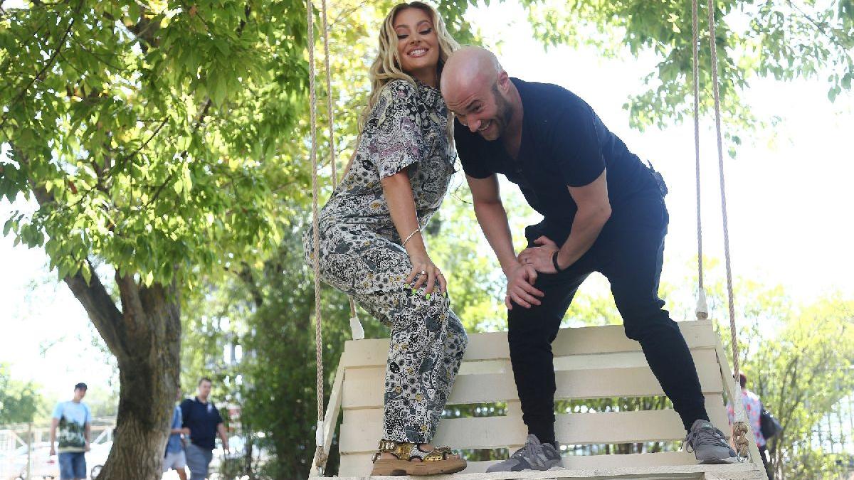 Delia și Mihai Bendeac încearcă să îl convingă pe Cheloo să își facă un cont pe Tik Tok