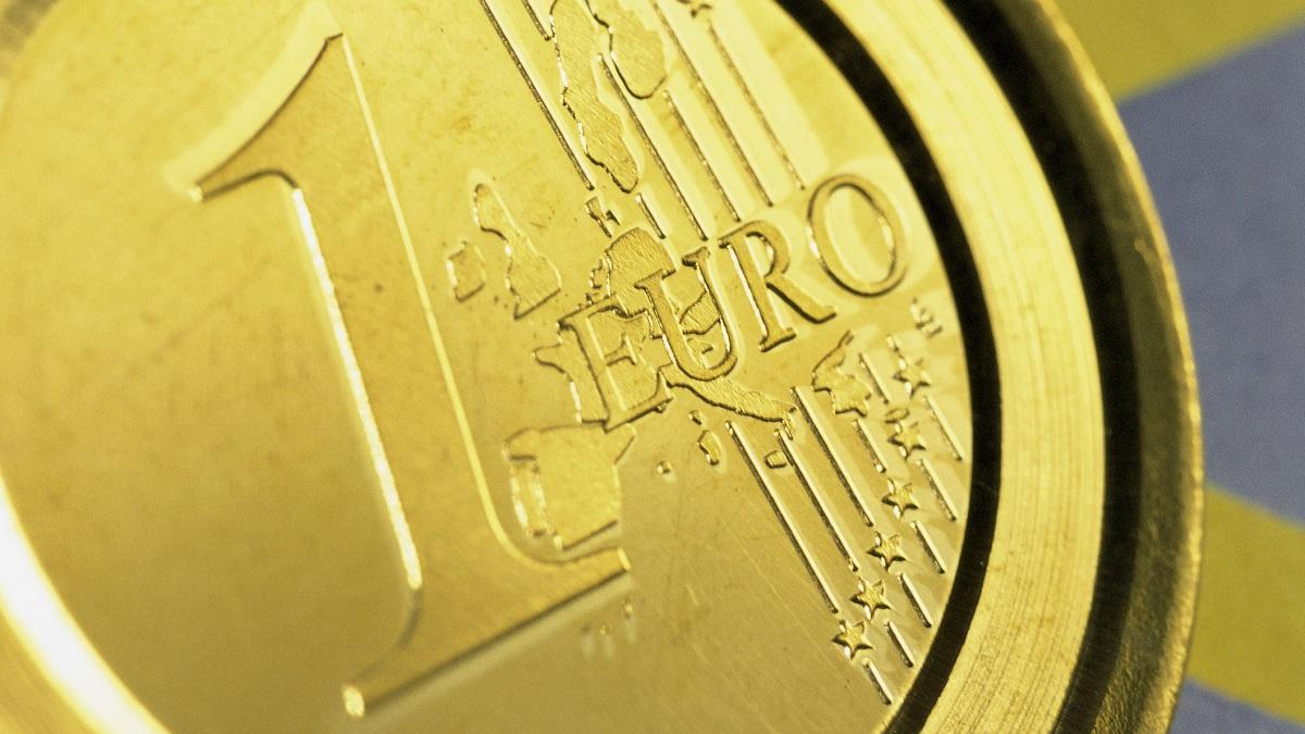 Nou record în epoca Orban. Euro, peste 4,85 lei