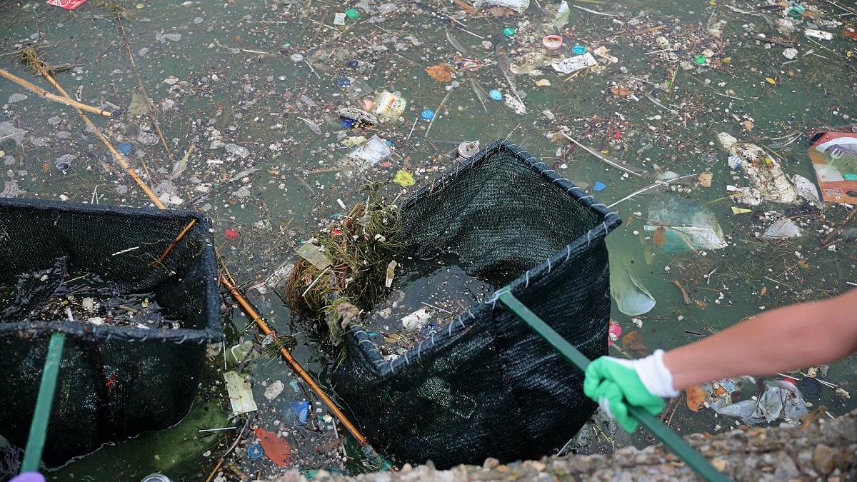 Constanţa: Lacul Tăbăcăriei a pierdut 4 tone de gunoi