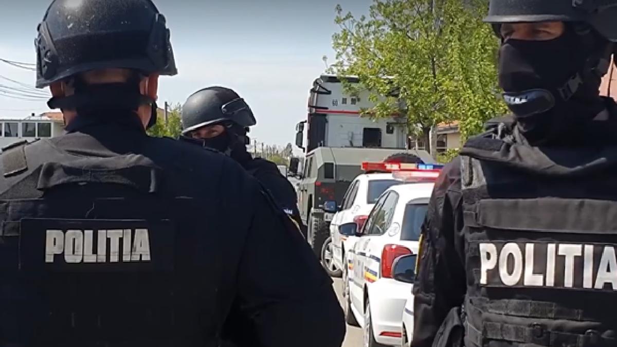 Acuzații de șantaj și pornografie infantilă. Poliția cercetează doi bucureșteni