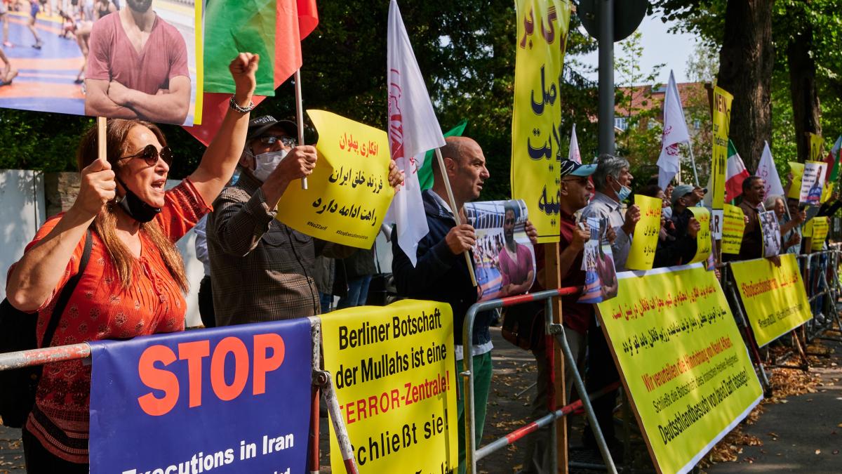 UE condamnă execuția tânărului sportiv iranian Navid Afkari. Guvernul de la Teheran avertizează puterile străine să nu se amestece în acest caz