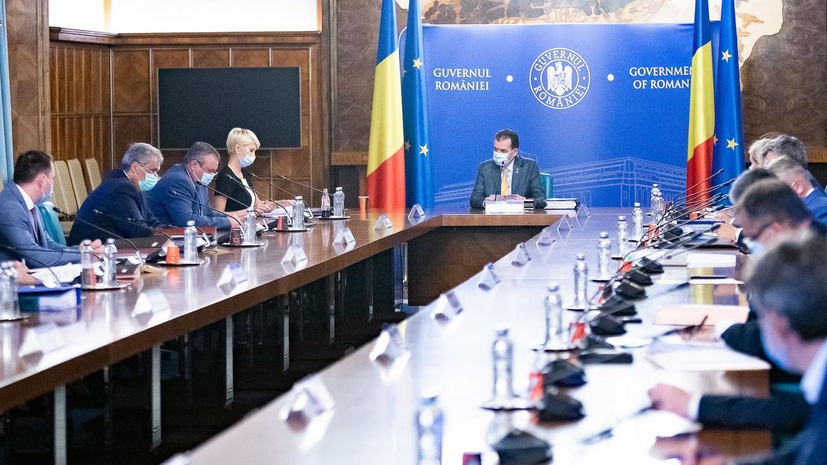 Guvernul Orban, obligat să majoreze pensiile cu 40%. Scandal uriaș în Parlament