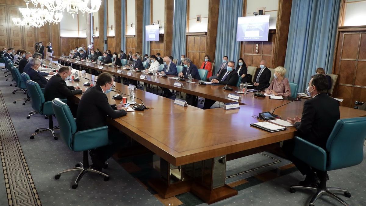 Planul liberal anti-40%: ne votează de Moș Nicolae, îi facem să plângă de Moș Crăciun