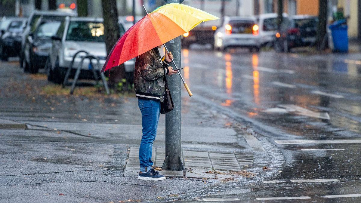 Prognoza METEO pentru luna octombrie. Temperaturi mai ridicate, dar și ploi torențiale
