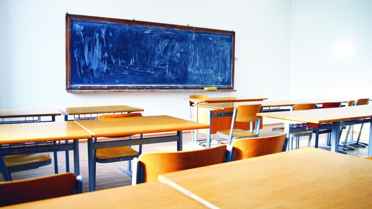 Zeci de elevi și preșcolari din Prahova fac doar cursuri online din cauza Covid 19