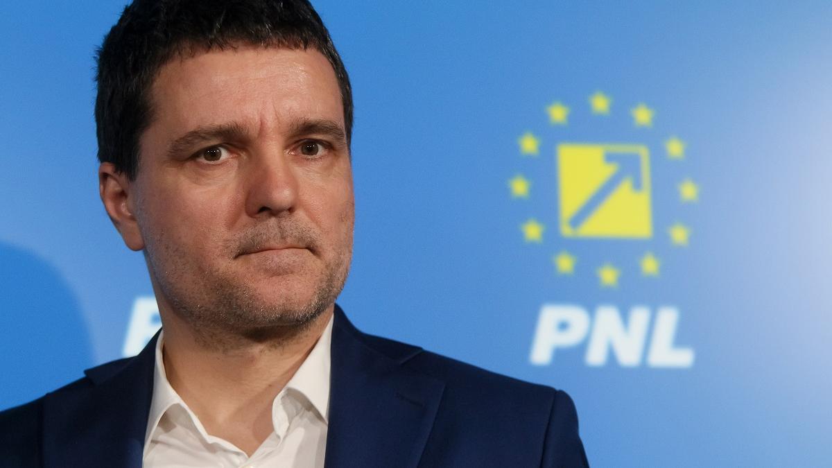 Mandatul de primar general al lui Nicușor Dan debutează cu un denunț pentru fals, trafic de influență, mită și spălare de bani