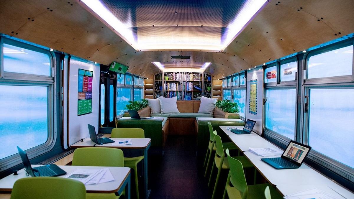 Autobuz vechi, transformat în after school
