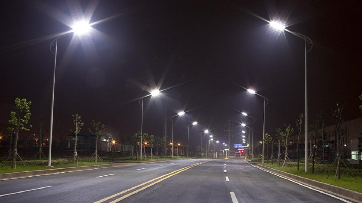 După ce Mihai Chirica a devenit liberal, iluminatul public din Iași este modernizat de clienții de casă ai primăriei lui Boc