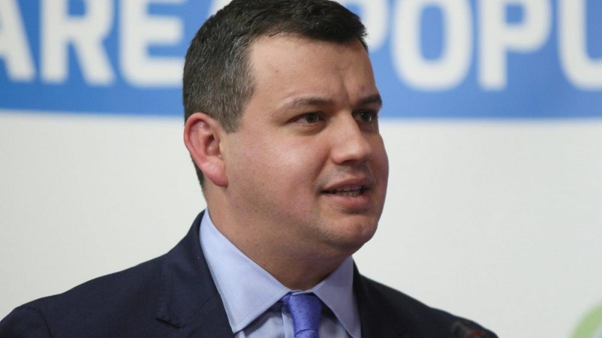 Tomac îi solicită lui Ciolacu să introducă pe ordinea de zi a Camerei Deputaților proiectul referitor la reducerea numărului de parlamentari la 300