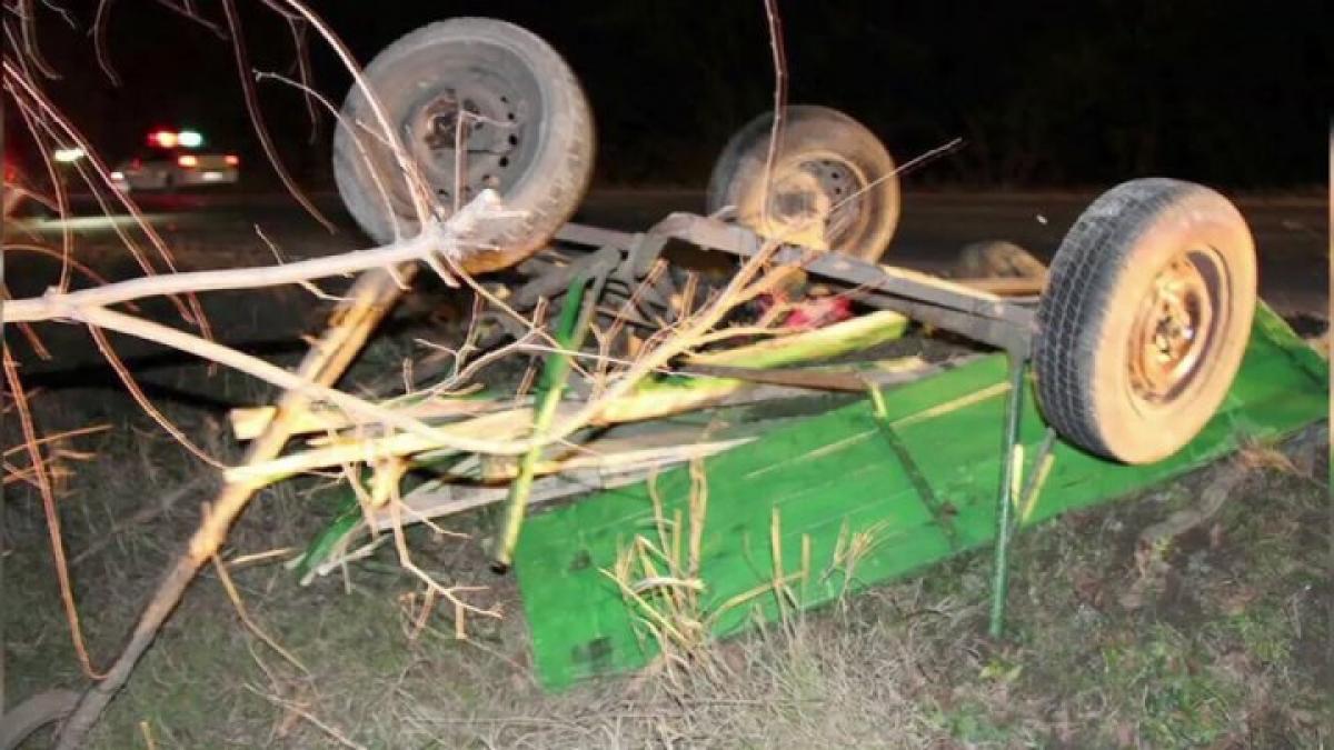 Inconștiență la volan: Un tânâr băut şi fără permis, a lovit cu maşina o căruță, apoi a fugit de la locul accidentului