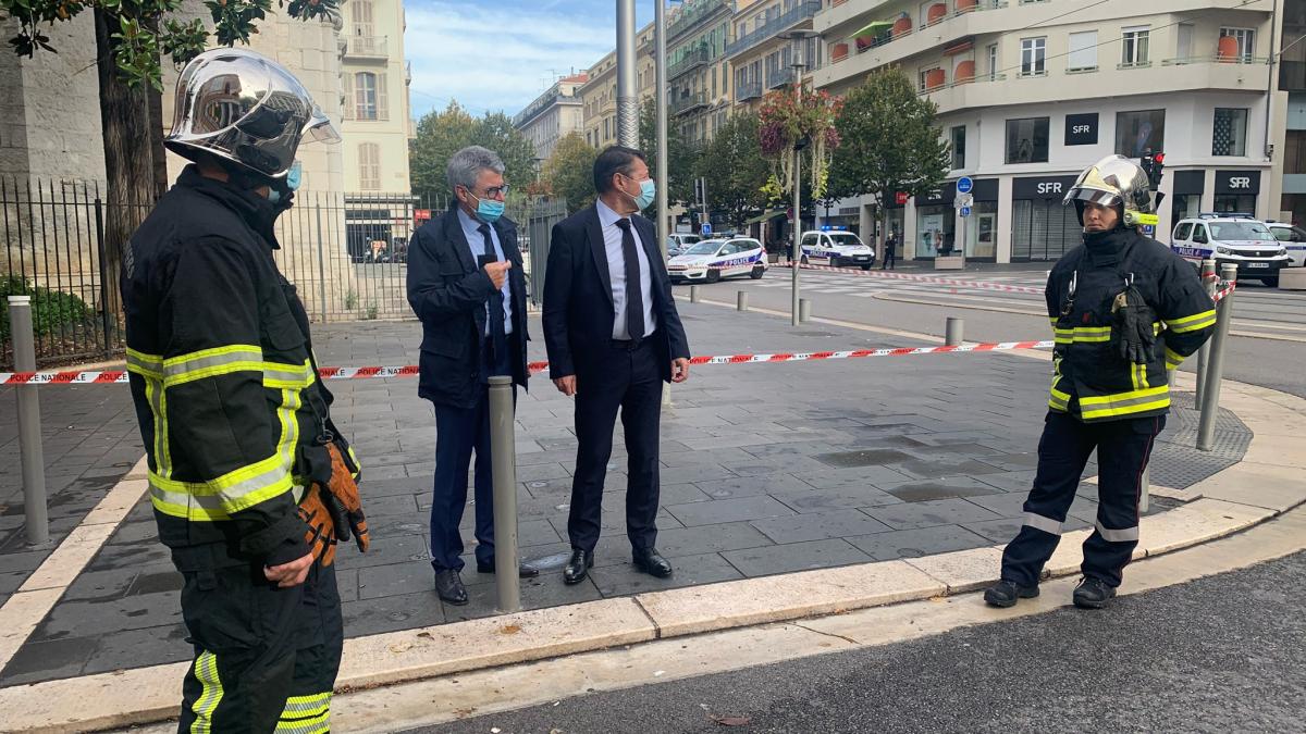 o persoana a fost ucisa intr un atac cu cutitul in nisa autoritatile nu exclud ideea unui atac terorist