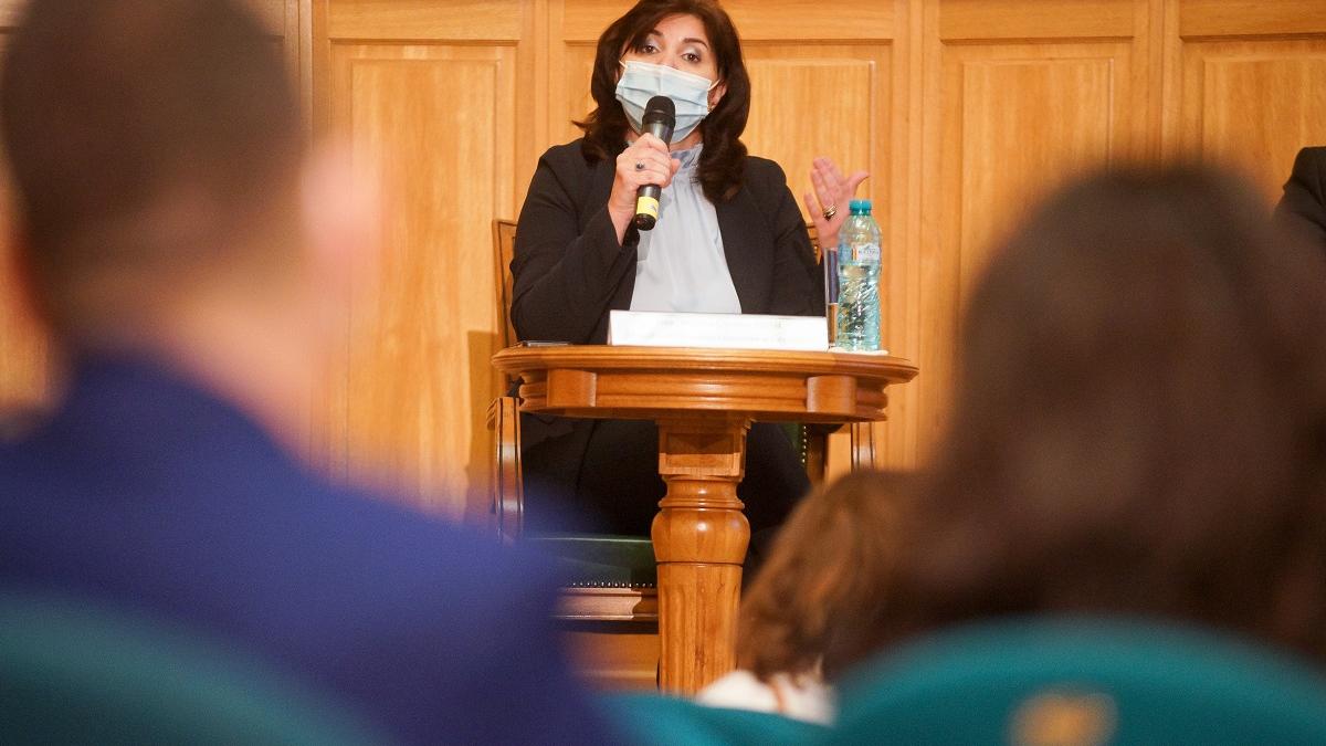 video anisie anunta ca aproximativ un milion de elevi invata online