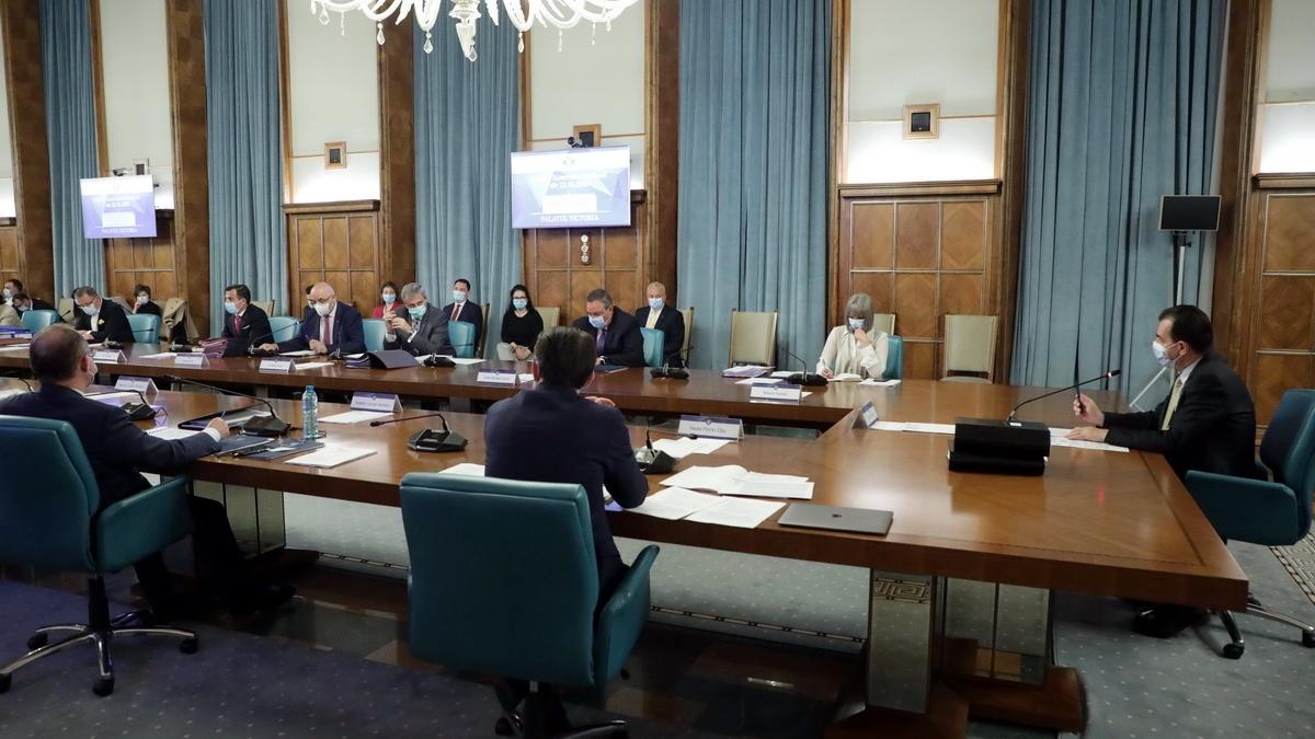 Campanie electorală inedită. PNL vrea să taie tot ce a majorat Parlamentul