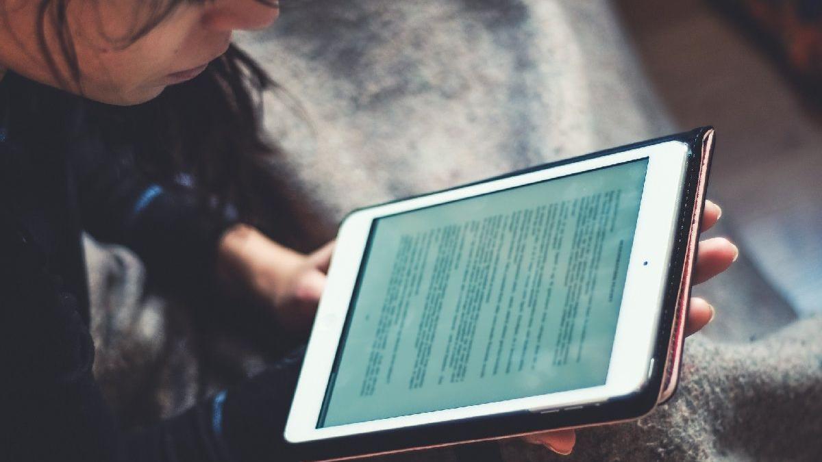 Românii preferă rețele sociale dar sunt puțin interesați de educația online