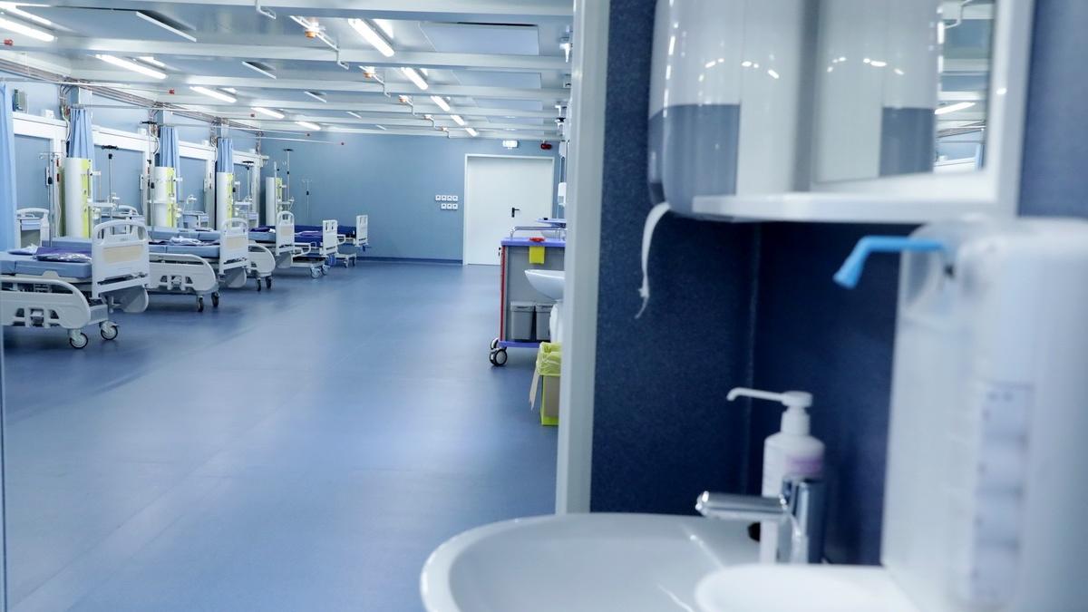 Secția ATI a Spitalului Județean Galați este arhiplină. Cadrele medicale au fost nevoite să unească paturile pentru a încăpea mai mulți pacienți