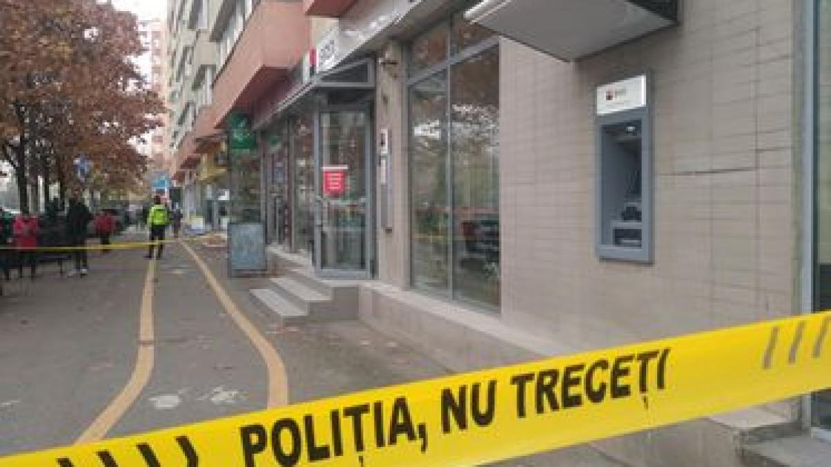 Jaf la o bancă din Capitală. Un bărbat a amenințat casiera și a fugit cu 10.000 lei