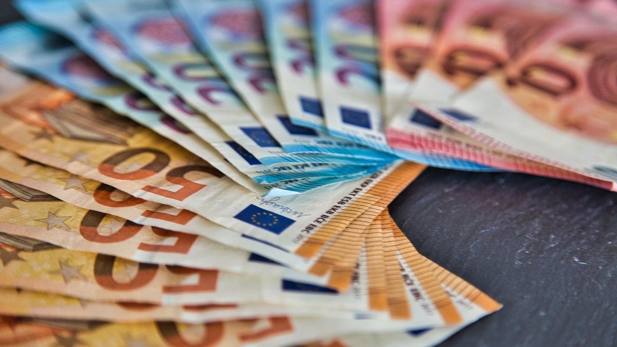 Unde și-ar ascunde economiile o treime din români?