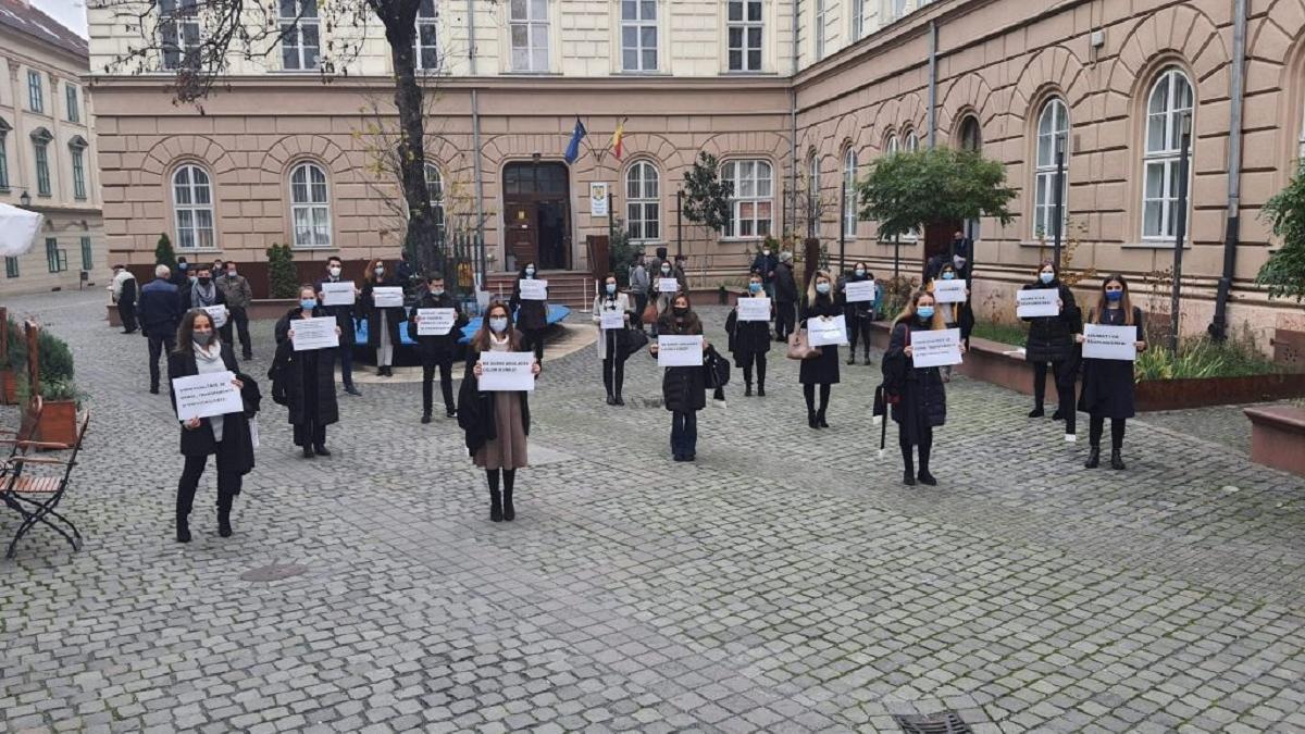 Scandalul capcanelor pentru avocații stagiari