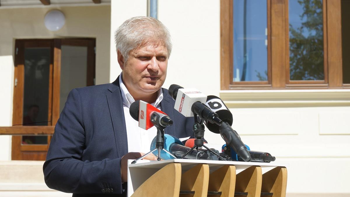 Fostul primar Dan Tudorache, sub control judiciar în dosarul achiziţiilor de tablete. Cauțiune de 1 milion de euro