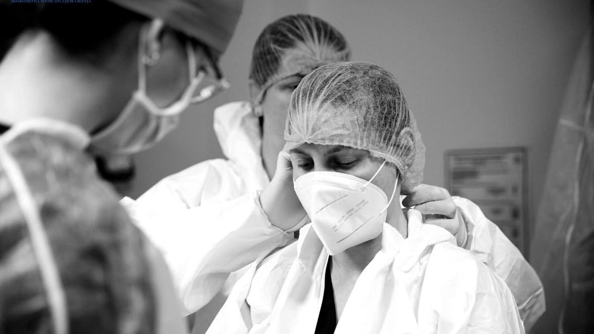 2.000 de mediciniști - din amfiteatre, direct în prima linie