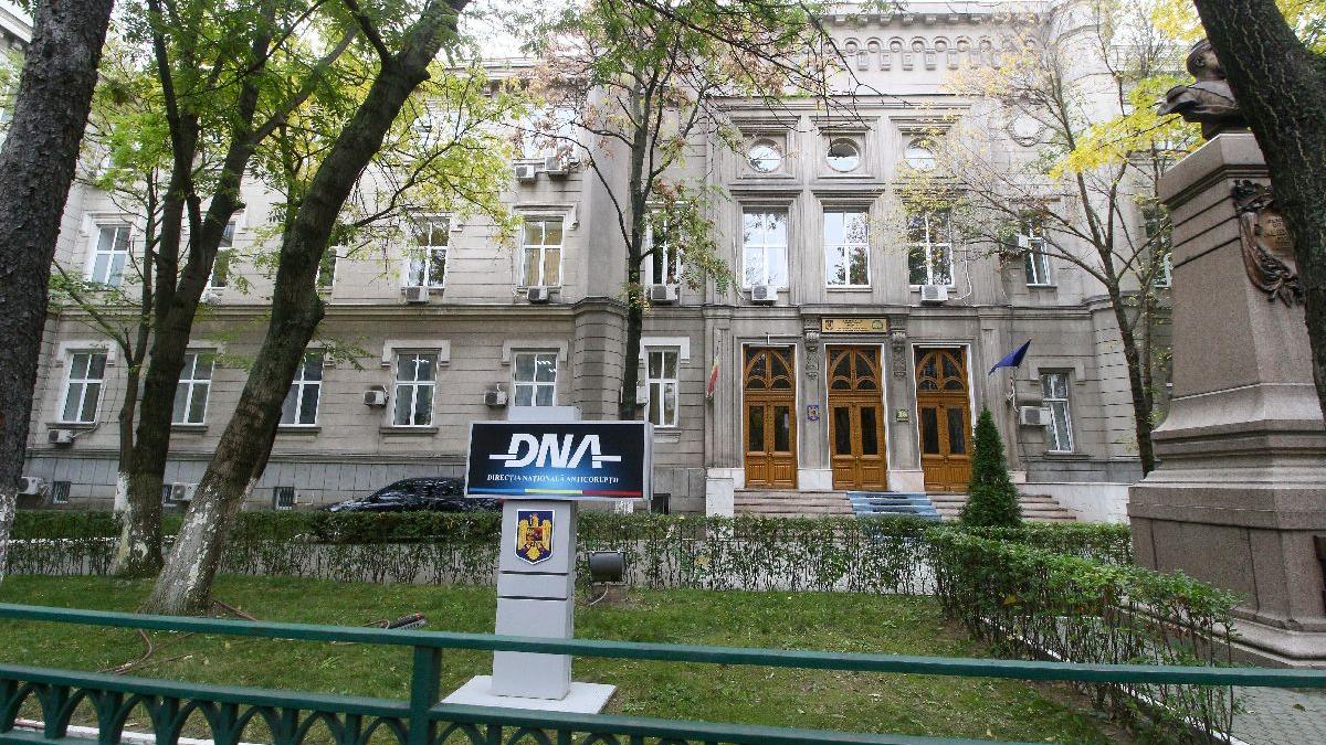 Angajați RAR, anchetați pentru corupție și spălare de bani