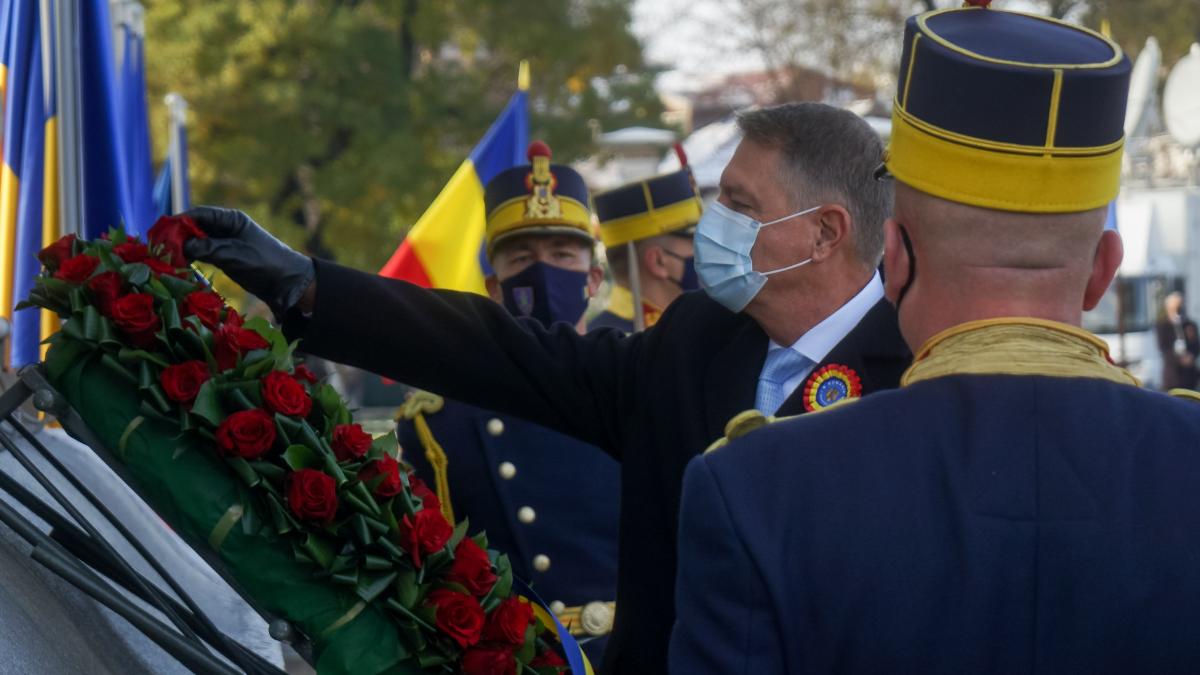 Președintele și premierul, felicitați de comuniștii din Vietnam