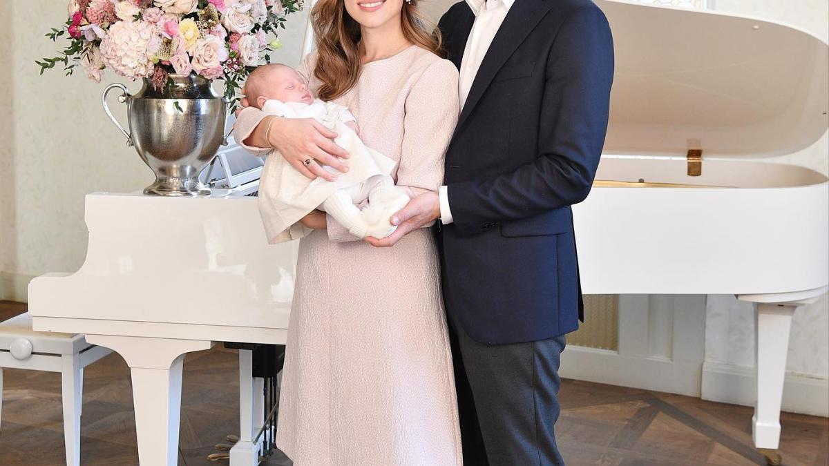 Principele Nicolae al României a publicat miercuri primele fotografii cu fiica lui, Maria-Alexandra