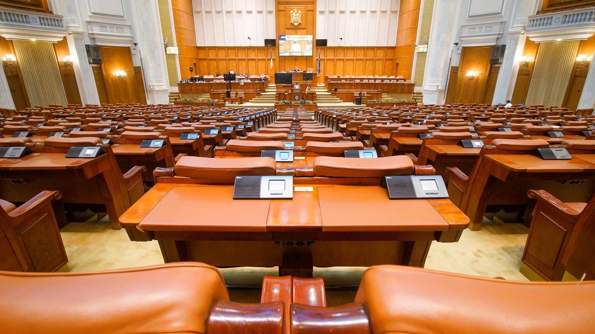 PNL, USR-PLUS și UDMR au convenit asupra conducerii unor comisii de specialitate din Camera Deputaților
