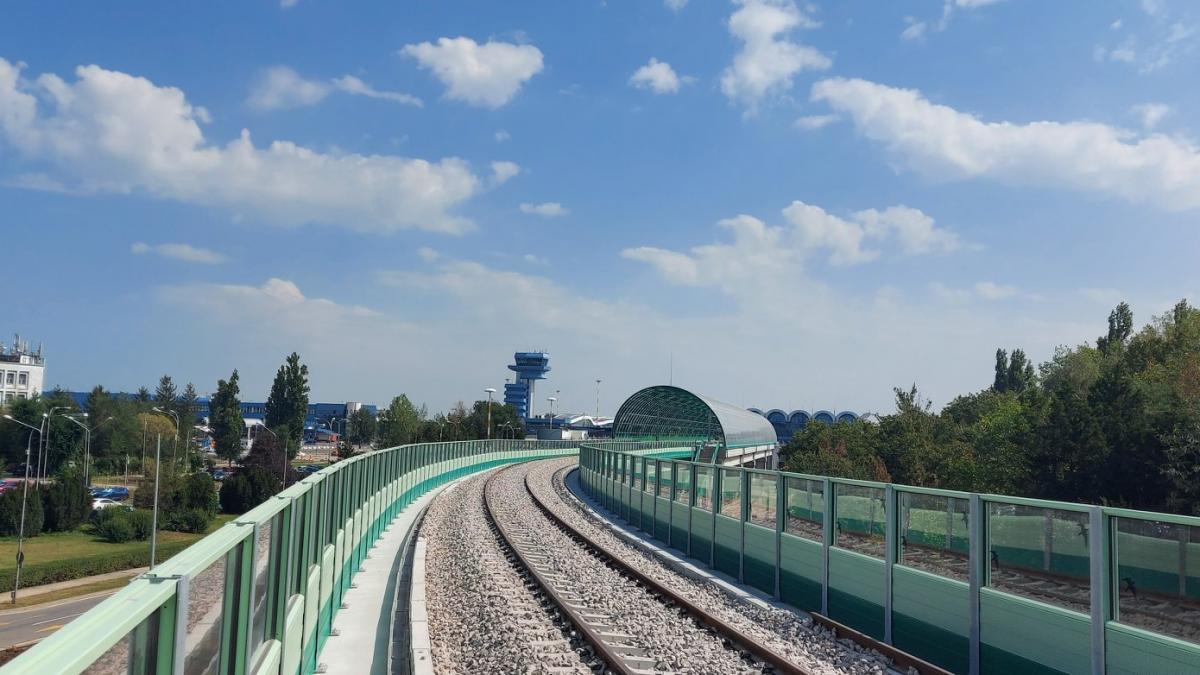 Trenurile pe ruta Gara de Nord - Aeroport au început să circule. Deja au apărut primele probleme