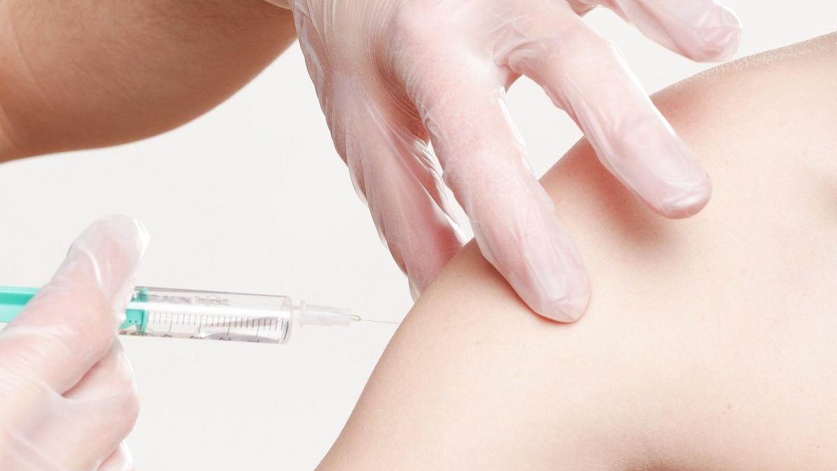 O asistentă medicală, din Alaska, în șoc anafilactic, după administrarea vaccinului Pfizer. Femeia a ajuns la terapie intensivă 