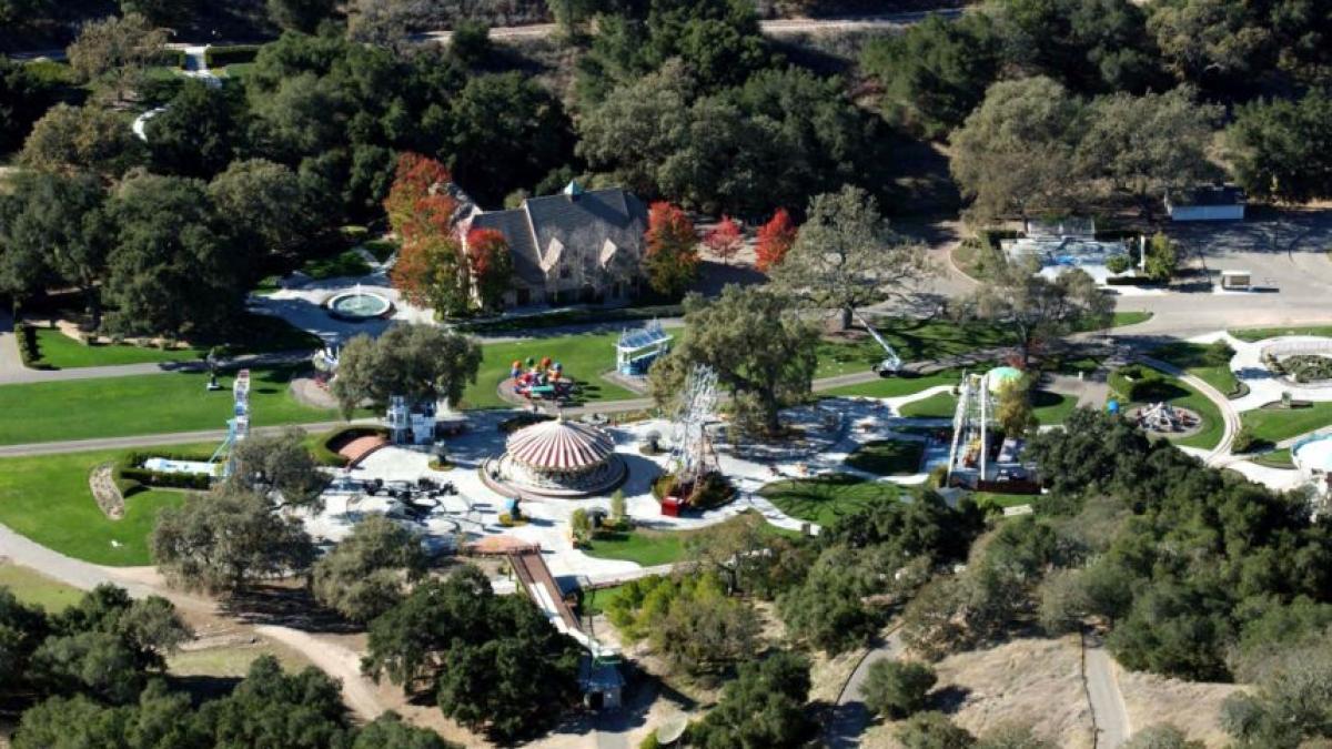 Neverland, fosta reşedinţă a cântăreţului Michael Jackson, vândută cu 22 de milioane de dolari
