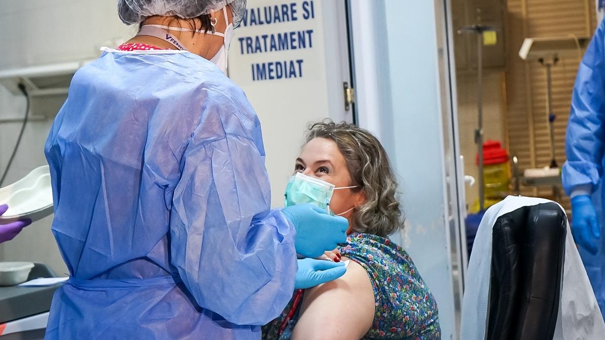 Vaccinare anti-COVID cu viteza melcului