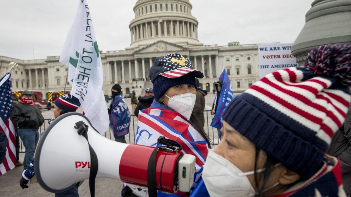 Proteste la Washington. Echipele pirotehnice au distrus controlat două bombe artizanale găsite în Capitoliu