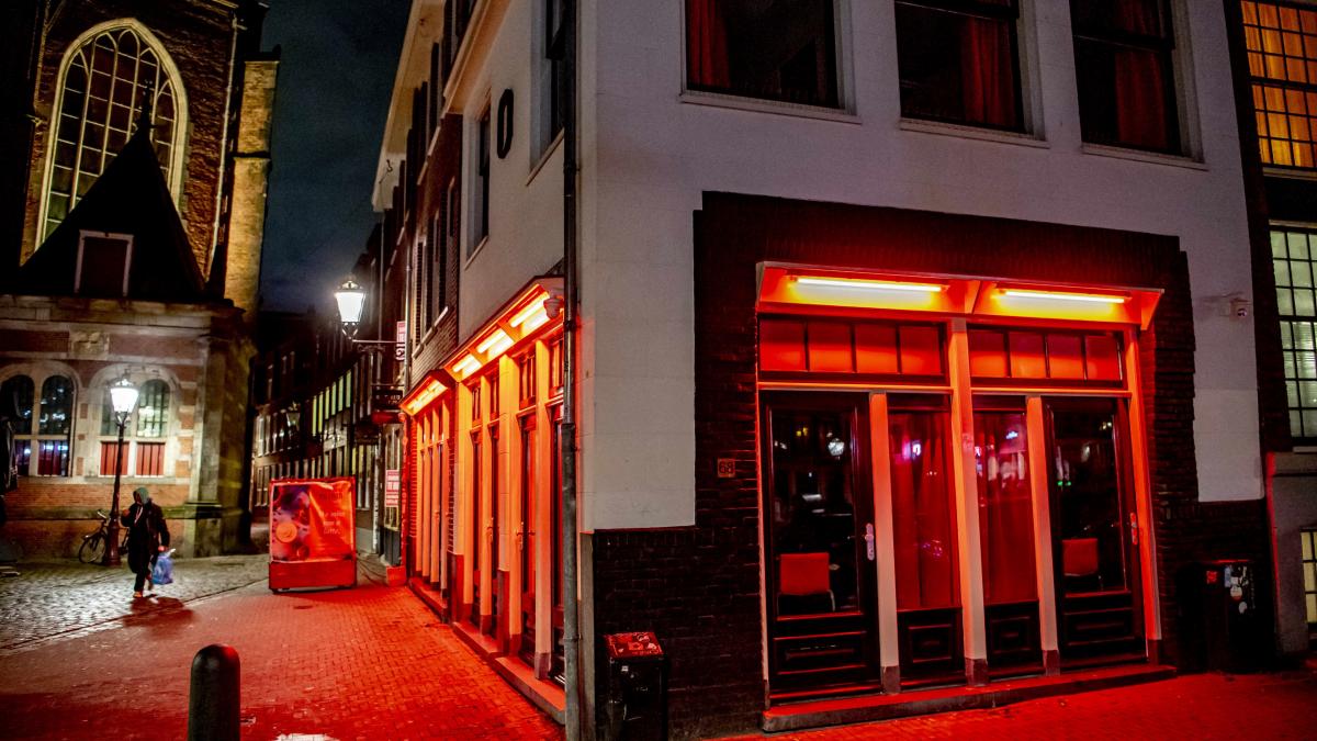 Turiștii din Amsterdam ar putea să nu mai aibă acces în cafenelele care vând cannabis