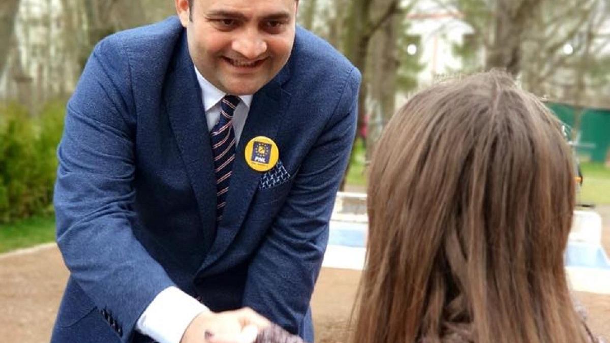 Consilierul lui Orban, evacuat de Cîțu din Palatul Victoria, dar de nuntă de 615.000 de lei 
