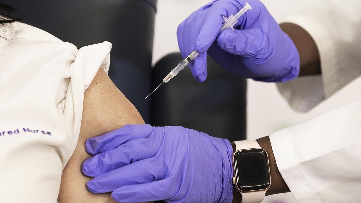 Platforma pentru programarea persoanelor în etapa a doua de vaccinare nu merge. Reacția STS