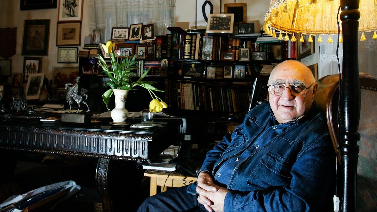 Povestea romanului Clipa. Dialogul incredibil dintre Nicolae Ceauşescu şi autorul Dinu Săraru