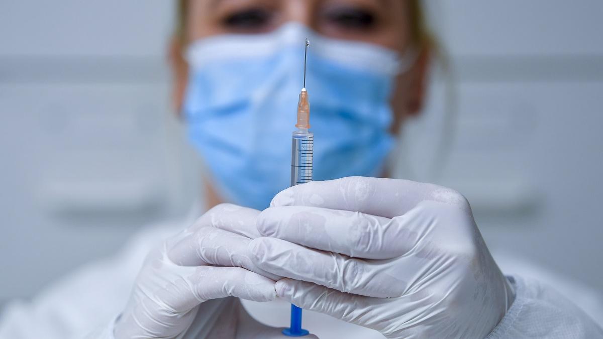 Peste 800.000 de români s-au programat pentru vaccinare în etapa a doua