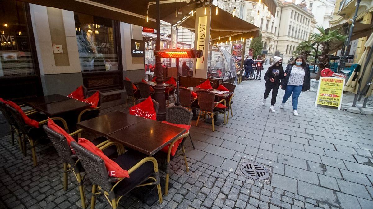 Alianța USR-PLUS, acuzată că-și aduce ONG-urile de casă